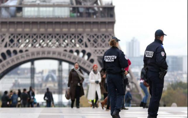 فرنسا تقرر نشر أمنيين مسلحين وباللباس المدني في القطارات وعربات الميترو